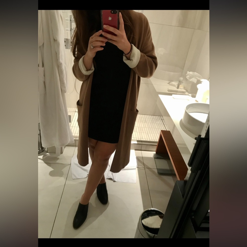 Aritzia Babaton black shift dress in size 10